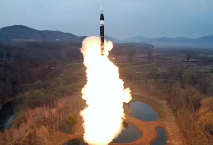 North Korea: उत्तर कोरिया ने किया हाइपरसोनिक बैलिस्टिक मिसाइल का परीक्षण, पलक झपकते ही टारगेट होगा नष्ट