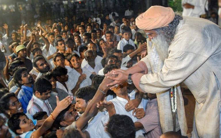 If your humanity is in full flow, you will reach out to life around you- Sadhguru
