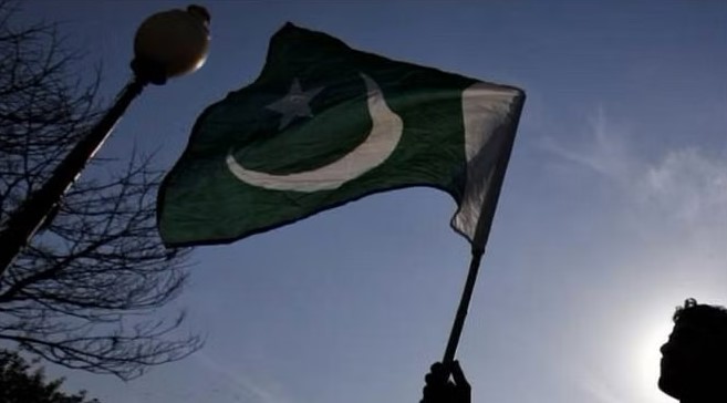Pakistan: पाकिस्तान के मंत्री ने भारत को सराहा, कहा- वह अपने कारोबारियों के साथ, हम तो अपनों को चोर कहते हैं