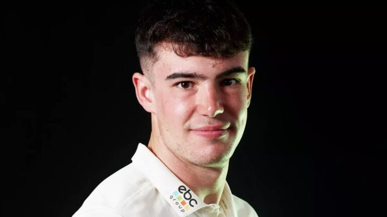 सदमे में डूबा क्रिकेट जगत! इंग्‍लैंड के 20 साल के स्पिनर का हुआ निधन; लाल गेंद के मैच में चटकाए थे 3 विकेट