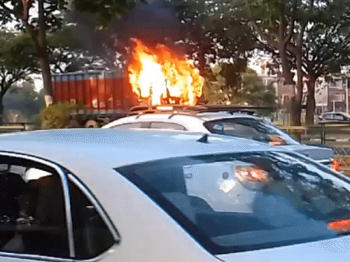 पंजाब: चलते ट्रक में लगी भीषण आग, ड्राइवर और हेल्पर ने कूदकर बचाई जान