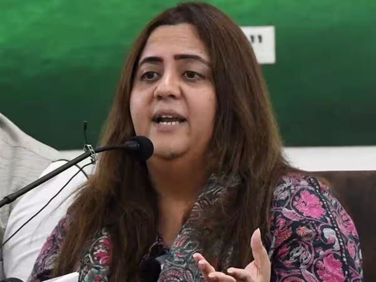 कांग्रेस को लगा एक और झटका, राधिका खेड़ा ने कांग्रेस से दिया इस्तीफा