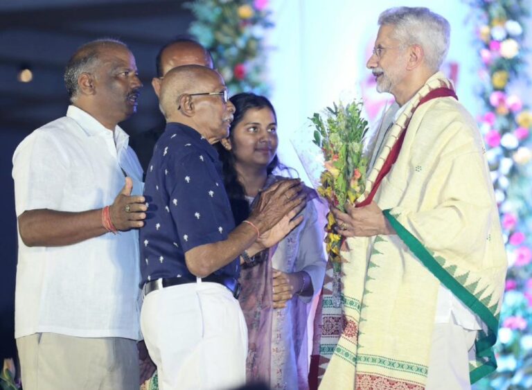Sambalpur: Meeting Shri Subramaniam & his family members- Dr. S Jaishankar