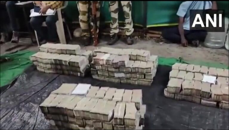 आंध्र प्रदेश: पुलिस ने एनटीआर जिले में 8 करोड़ रुपये की नकदी जब्त की