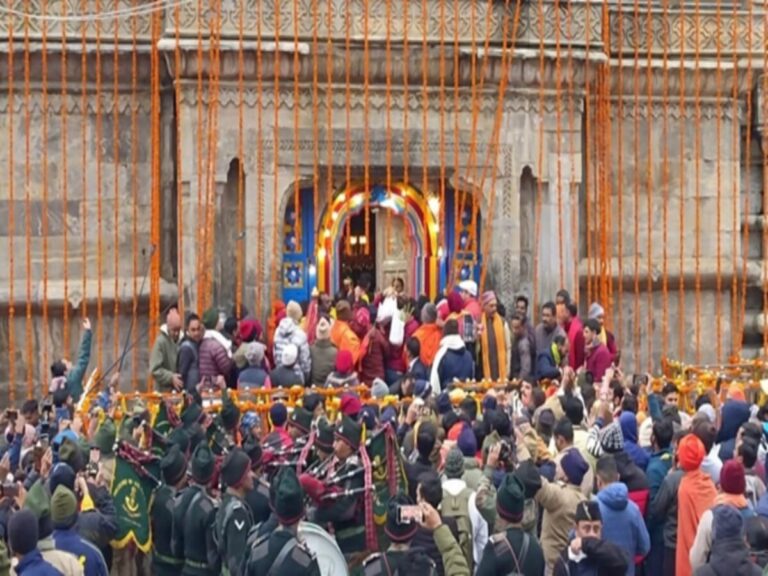 वैदिक मंत्रोच्चारण के साथ खुले केदारनाथ धाम के कपाट, हर-हर महादेव के जयकारों से गूंज उठी केदारघाटी