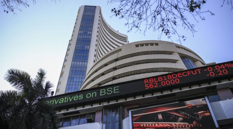 Sensex Closing Bell: हफ्ते के आखिरी कारोबारी दिन हरे निशान पर बंद हुआ शेयर बाजार, सेंसेक्स 260 अंक चढ़ा