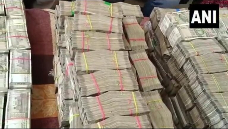आंध्र प्रदेश: पूर्वी गोदावरी जिले में सात बक्सों में रखे 7 करोड़ रुपये नकद जब्त