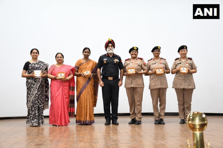 दिल्ली: आर्मी हॉस्पिटल (आर एंड आर) में आज अंतर्राष्ट्रीय नर्स दिवस 2024 का हुआ आयोजन