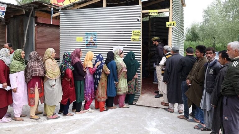 श्रीनगर: 11 बजे तक 14.94% हुए मतदान, कंगन में सबसे ज्यादा, हब्बाकदल में कम