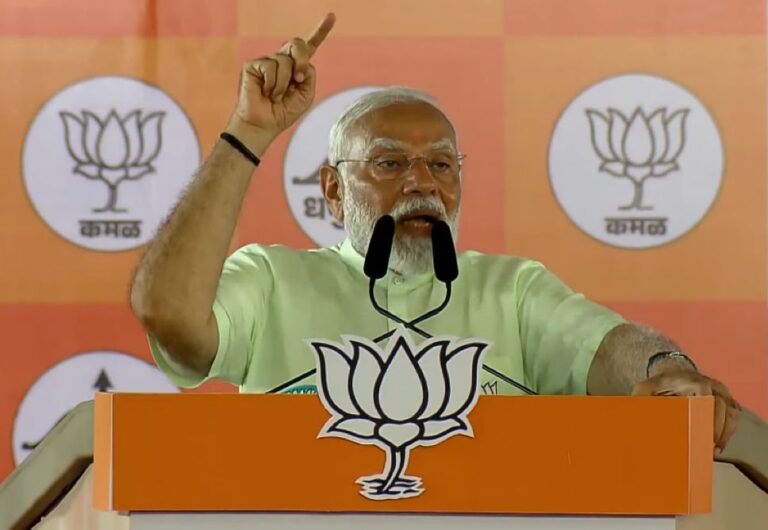 मुंबई: आजादी के बाद गांधी जी की सलाह पर अगर कांग्रेस को भंग कर दिया होता, तो आज भारत कम से कम पांच दशक आगे होता-पीएम मोदी