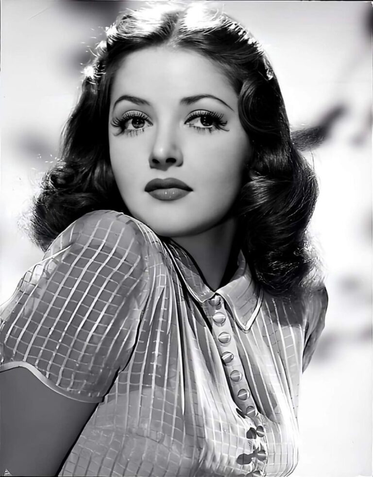 Remembering Famous American model & actress Martha Vickers