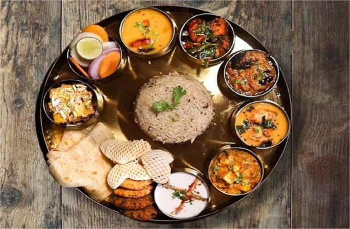 Veg, Non-Veg Thali: शाकाहारी थाली एक साल में नौ फीसदी महंगी, मांसाहारी थाली सात फीसदी सस्ती