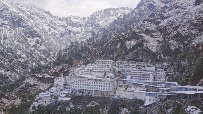 Jammu To Vaishno Devi : जम्मू से वैष्णो देवी धाम के लिए सीधी हेलीकॉप्टर सेवा शुरू, भक्त 10 मिनट में पहुंचे मां के दरबार