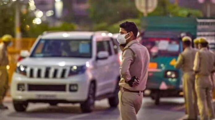 Noida ट्रैफिक पुलिस ने दी चेतावनी, नाबालिगों को न दें Car और Bike, नहीं तो दर्ज होगा मुकदमा