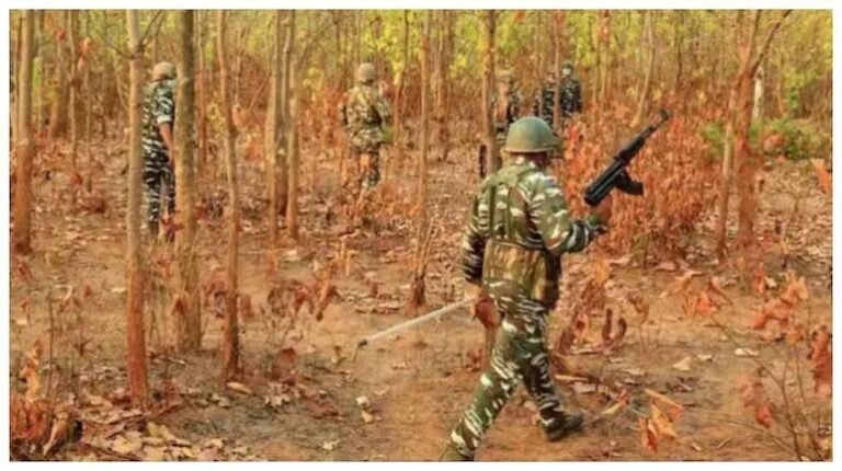 छत्तीसगढ़ के बीजापुर में नक्सलियों ने किया IED ब्लास्ट, 2 जवान शहीद, चार घायल
