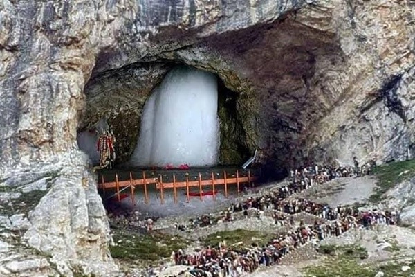 अमरनाथ तीर्थयात्रियों का एक और जत्था रवाना हुआ