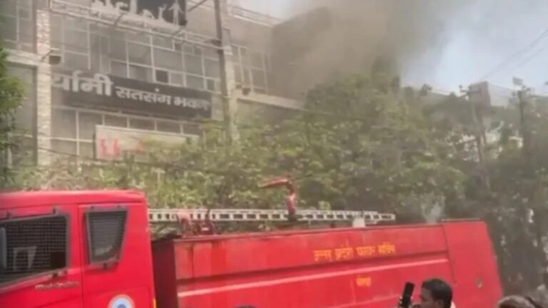 नोएडा की एक फैक्ट्री में एसी की चिंगारी से लगी आग, कोई हताहत नहीं