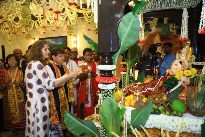 Maharashtra: Diplomats from various countries attend Ganesh Aarti at CM Shinde's residence