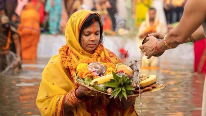 उत्तर प्रदेश के इन ज‍िलों में छठ पूजा पर छुट्टी का ऐलान, स्‍कूलों-कॉलेजों में भी अवकाश; डीएम ने जारी क‍िया आदेश