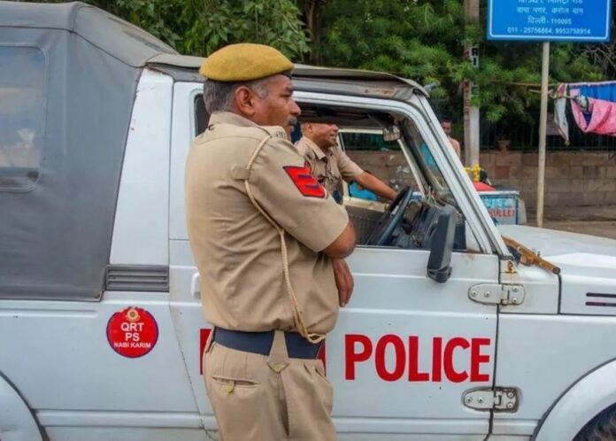 दिल्ली: डीसीपी की बड़ी कार्रवाई, शाहदरा में 19 पुलिसकर्मी लाइन हाजिर