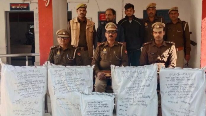 उप्र: देवरिया में एसटीएफ और पुलिस की संयुक्त कार्रवाई, 18 लाख का गांजा बरामद