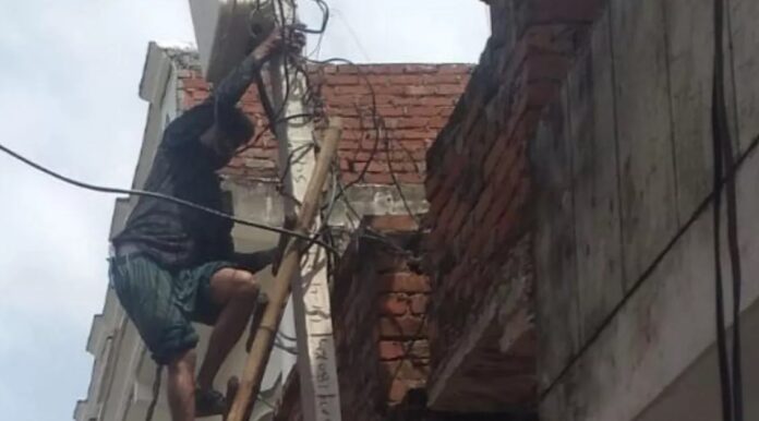 उप्र: लखनऊ में बिजली विभाग की बड़ी कार्रवाई, काट दिए 748 कनेक्शन उप्र: लखनऊ में बिजली विभाग की बड़ी कार्रवाई, काट दिए 748 कनेक्शन