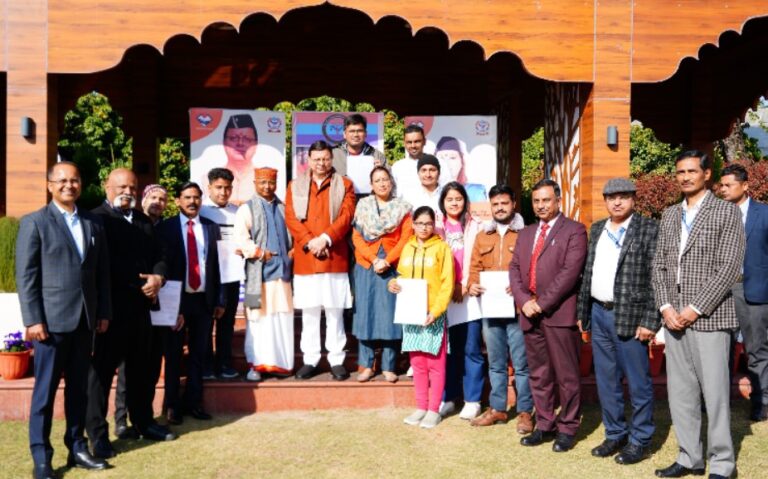 उत्तराखंड: सीएम धामी ने विभिन्न विभागों में 45 उम्मीदवारों को नियुक्ति पत्र किए वितरित