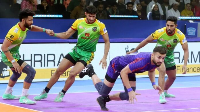 PKL-11 Semi Final-2: पटना पाइरेट्स ने दूसरे सेमीफाइनल में दबंग दिल्ली केसी को 32-28 के अंतर से हराकर किया फाइनल में प्रवेश