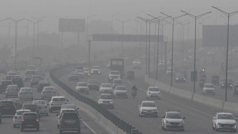 दिल्ली में ‘जहरीली हवा’ के बीच मनेगा नए साल का जश्न, तेज सर्द हवाओं ने बढ़ाई ठंड