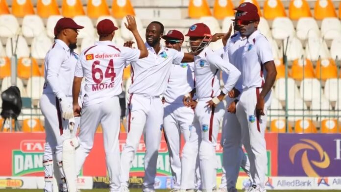 WI vs PAK 2nd Test: पहले दिन गिरे कुल 20 विकेट, स्पिनर्स का दिखा जलवा; वेस्टइंडीज ने ली 9 रन की बढ़त