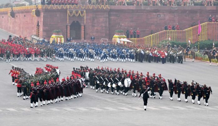 राष्ट्रपति मुर्मू ने बीटिंग रिट्रीट के दौरान सभी बैंड के प्रदर्शन की सराहना की