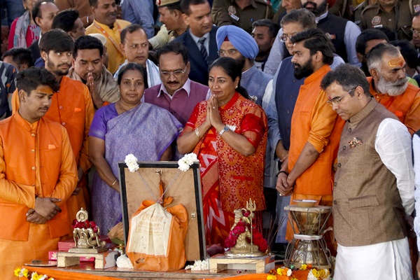 Delhi CM Rekha Gupta Attends Yamuna Aarti at Vasudev Ghat