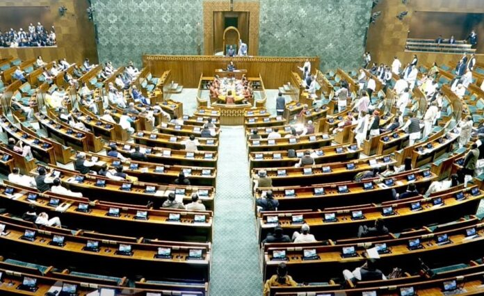 संसद के दोनों सदनों में राष्ट्रपति के अभिभाषण पर धन्यवाद प्रस्ताव पर चर्चा आज भी रहेगी जारी संसद के दोनों सदनों में राष्ट्रपति के अभिभाषण पर धन्यवाद प्रस्ताव पर चर्चा आज भी रहेगी जारी