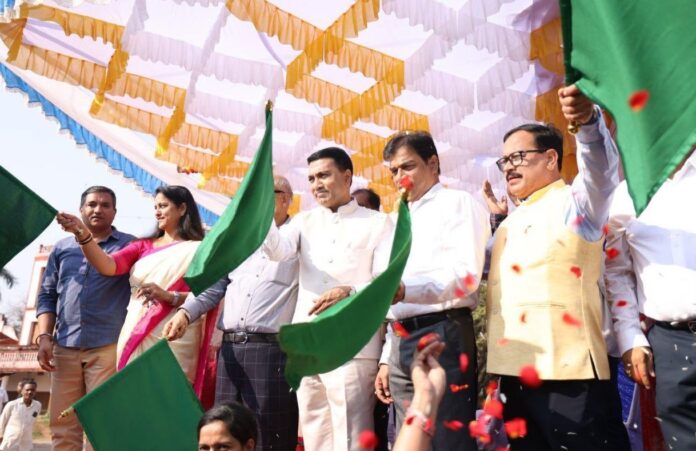 Goa CM Pramod Sawant Flags Off Train to Prayagraj for MahaKumbh Mela