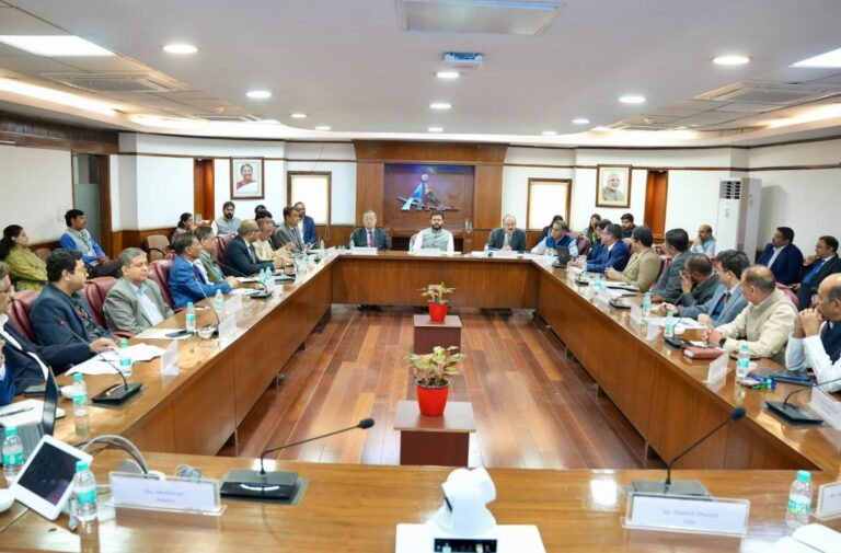 केंद्रीय मंत्री राम मोहन नायडू ने विमान-उपकरण विनिर्माण कार्यो की समीक्षा के लिए उच्च-स्तरीय बैठक की