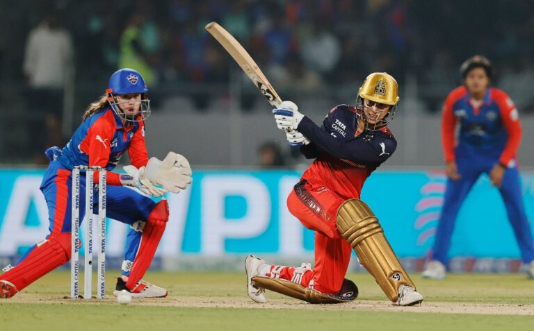 WPL 2025: रॉयल चैलेंजर्स बेंगलुरु ने दिल्ली कैपिटल्स को 8 विकेट से हराया, दर्ज की लगातार दूसरी जीत