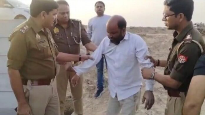 ग्रेटर नोएडा: पुलिस और बदमाशों के बीच मुठभेड़, 50 हजार का इनामी पैर में गोली लगने से घायल