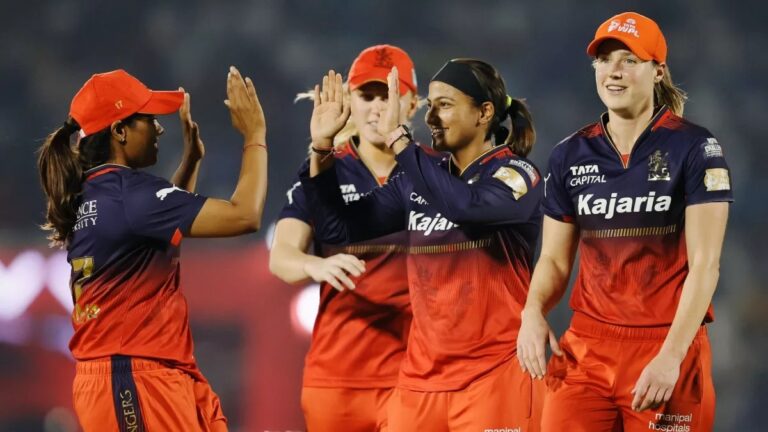WPL 2025: रॉयल चैलेंजर्स बेंगलुरु ने मुंबई इंडियंस को 11 रन से हराया