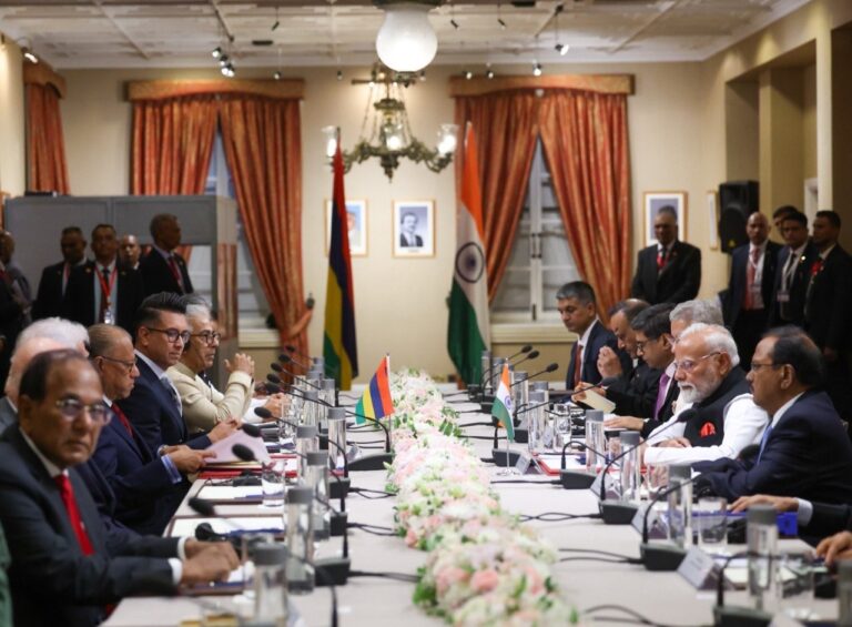 पीएम मोदी ने मॉरीशस के पीएम नवीन चंद्र रामगुलाम के साथ प्रतिनिधिमंडल स्तर की वार्ता की