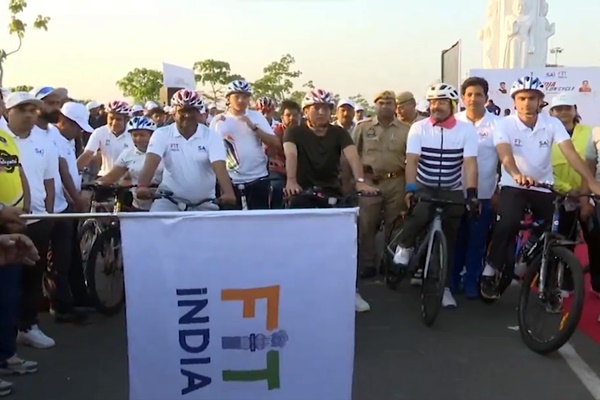 Sports Minister Mansukh Mandaviya leads ‘Fit India Sundays on Cycle’ campaign