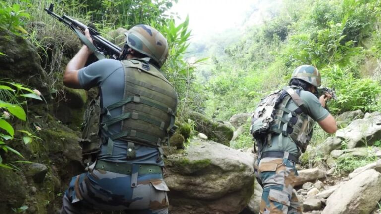 जम्मू-कश्मीर के कठुआ में सुरक्षाबलों और आतंकियों के बीच फिर शुरू हुई मुठभेड़, एक आतंकी के मारे जाने की खबर