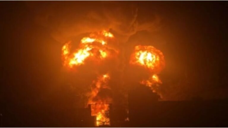 पटना: बाढ़ की थिनर फैक्ट्री में लगी आग, विस्फोट से मची अफरातफरी