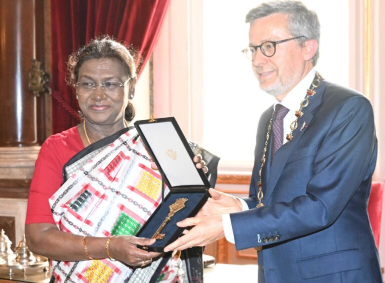 राष्ट्रपति द्रौपदी मुर्मू को पुर्तगाल के लिस्बन शहर की प्रतिष्ठित “सम्‍मान की कुंजी” प्रदान की गई