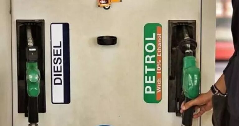 सरकार ने दो रुपये प्रति लीटर बढ़ाई एक्साइज ड्यूटी