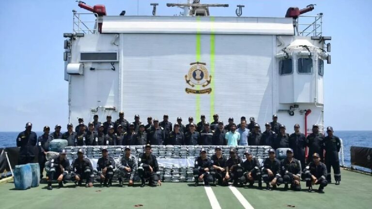 गुजरात एटीएस और भारतीय कोस्ट गार्ड को बड़ी कामयाबी, अरब सागर में पकड़ी गई 1800 करोड़ की 300 किलो ड्रग्स