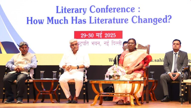 नई दिल्‍ली: साहित्य अकादमी ने राष्ट्रपति भवन सांस्कृतिक केंद्र में दो दिवसीय साहित्यिक सम्मेलन आयोजित किया