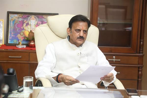 चिकित्सकीय सेवाओं को सुदृढ़ करने के लिए समयानुसार नर्सिंग एवं पैरामेडिकल स्टाफ की नियुक्तियाँ सुनिश्चित करें : उप मुख्यमंत्री शुक्ल
