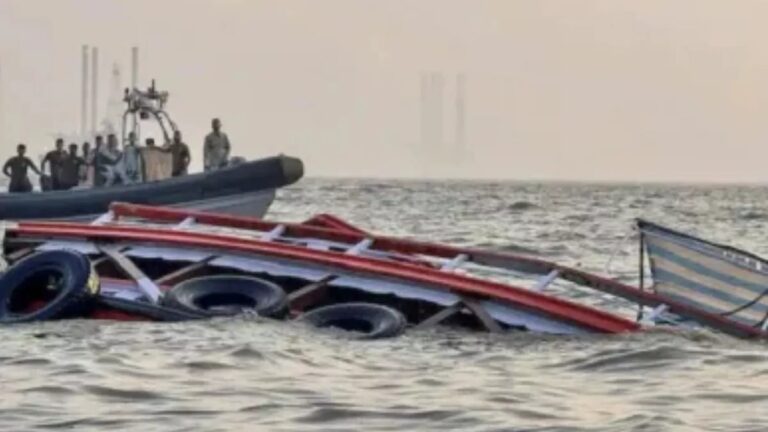 अमेरिका: सैन डिएगो के पास नाव पलटने से 3 की मौत और 9 के लापता होने की खबर