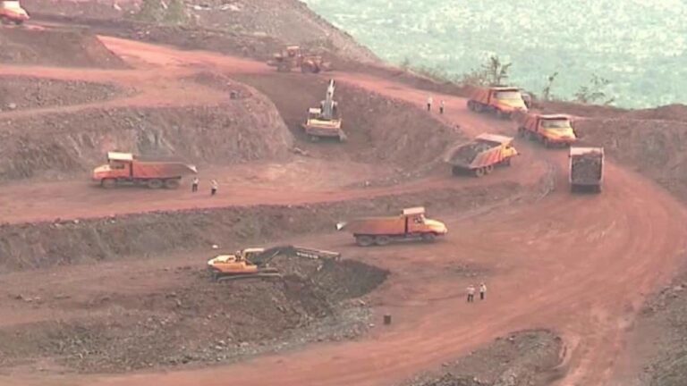 हैदराबाद की एक विशेष सीबीआई अदालत ने ओएमसी अवैध खनन मामले में 4 लोगों को ठहराया दोषी