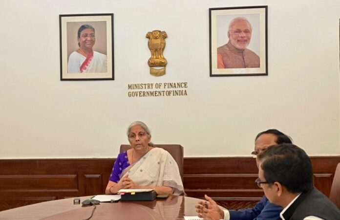 वित्तमंत्री निर्मला सीतारमण ने सभी बैंकों को संकट के समय तैयार रहने का निर्देश दिया